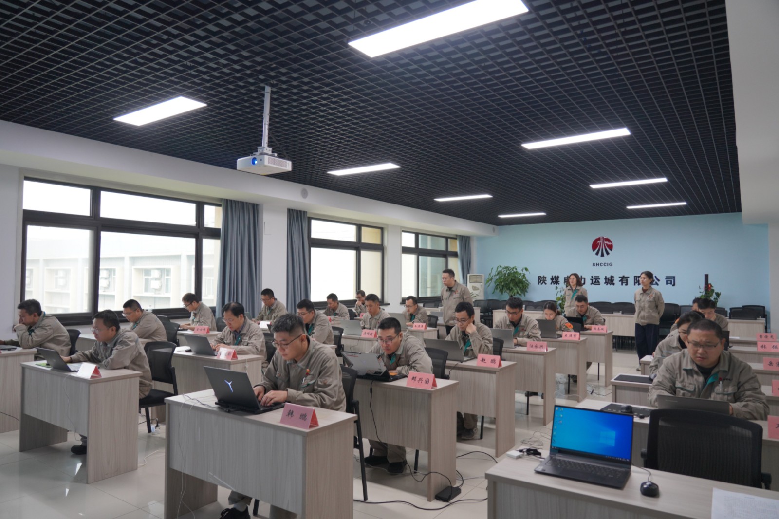 101762741880235702.jpg 101762741880235702.jpg